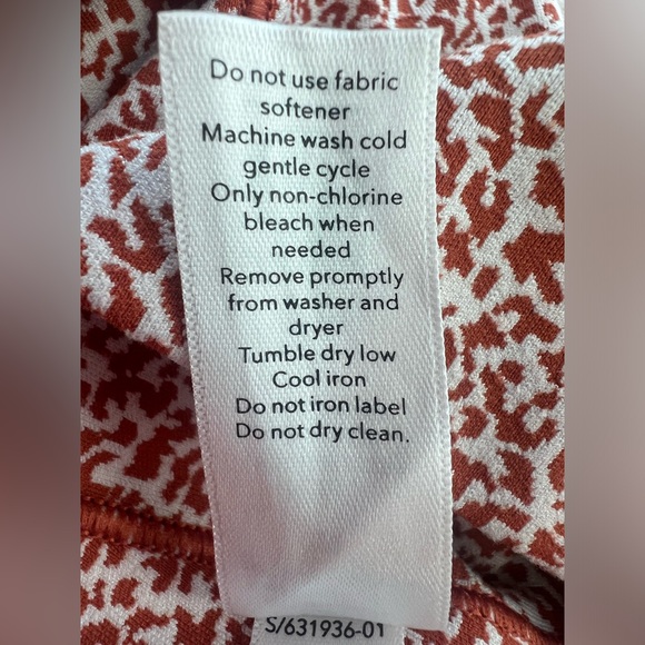 Athleta Salutation Stash Pocket Textured 7/8 Tight Leggings in Micro Cheetah - Picture 10 of 11